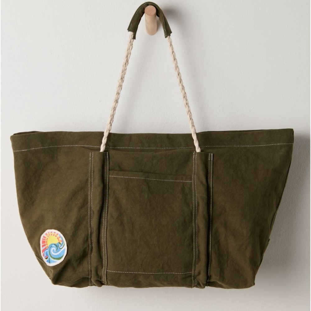 NWT FREE PEOPLE BEEN THERE BADGE TOTE BAG - Picture 3 of 7